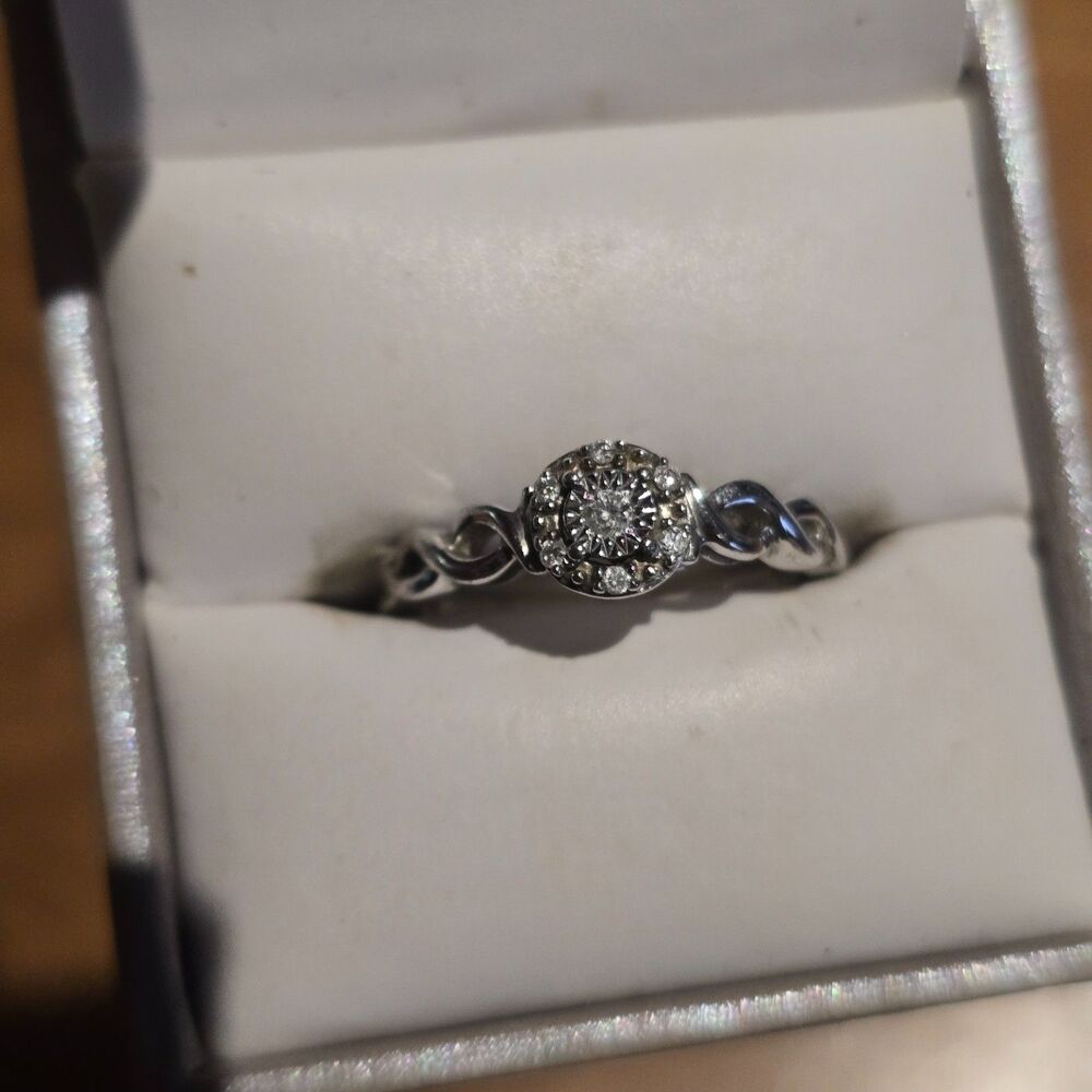 925 Sterling Silver Halo Ring Size 5–6 Twisted Band Clear Stone Cluster